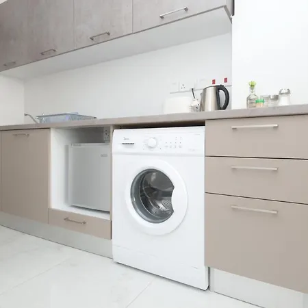 Διαμέρισμα Six